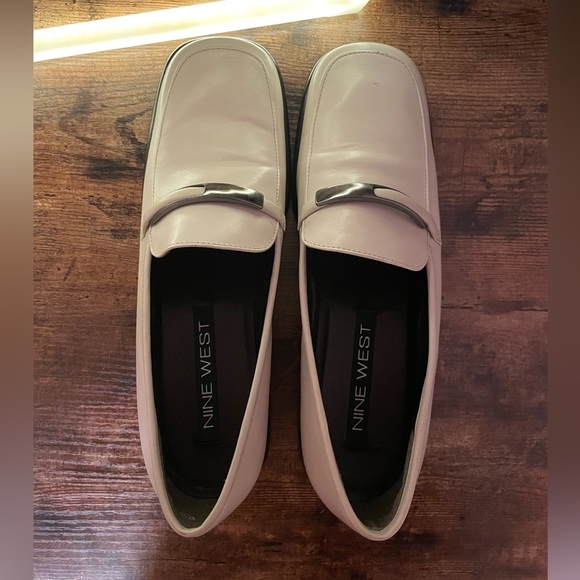 Nine West White Loafers with Black Soles & Silver Detail - Picture 4 of 7